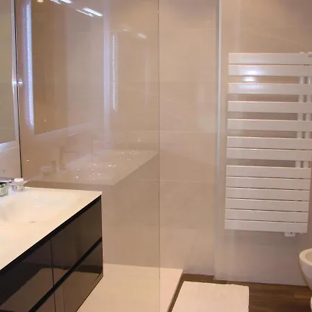 Sea View Apartment *